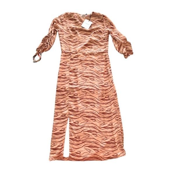 NWT Glamorous Tall Dress with Kimono Sleeves in Subtle Zebra - Picture 1 of 4